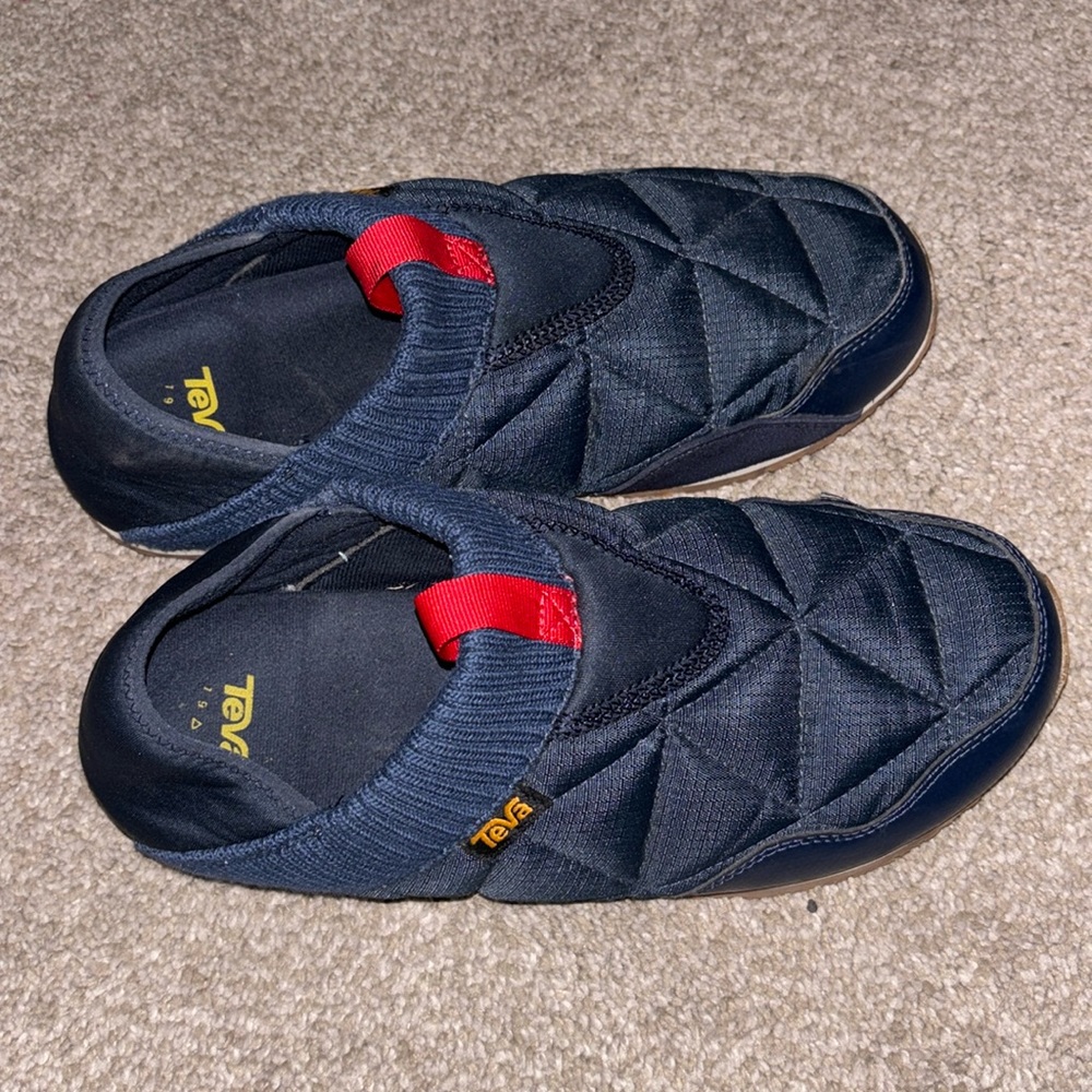 Teva SIZE 9 Navy and Red UNISEX ReEmbers! PERFECT CONDITION!!